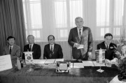  Budapest, 1989. február 24. Dr. Fodor Lajos rektor beszél az aláíráson. A rektor és Csung-sik Csang, a szöuli Dankook Egyetem elnöke egyezményt írt alá az oktatók és hallgatók cseréjéről, valamint a kutatómunka kiszélesítéséről a Budapesti Műszaki Egyetemen.