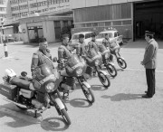 Eligazításon a forgalomellenőrző motorkerékpáros rendőrök a szolgálat kezdetekor. A további balesetek megelőzése érdekében - a megyék között elsőként - forgalomellenőrzési csoportot hozott létre a Békés Megyei Rendőr-főkapitányság. 