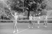 Tenisztamfolyam gyerekeknek az I. kerületi Czakó utcai sporttelepen.