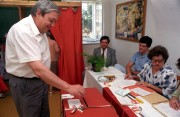 A köztársasági elnökválasztás módjáról tartott július 29-i népszavazáson Pozsgay Imre Balatonarácson, a kertészeti szakközépiskolában adta le szavazatát.