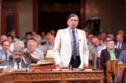  Budapest, 1990. július 3. Antall József miniszterelnök felszólal a Parlamentben július 3-án, amikor az Országgyűlés döntött az új címer ügyében. A kormány javaslatára a képviselők 67 százaléka úgy határozott, hogy Magyarország nemzeti jelképe a Szent Koronával díszített címer legyen.