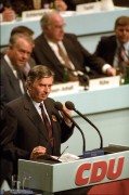 Hamburg, 1990. október 1. Antall József miniszterelnök beszédet mond a CDU kongresszusán. 