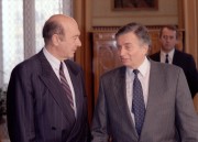 Budapest, 1990. november 23. Antall József /j/ miniszterelnök a Parlamentben fogadja Manfred Wörnert, a NATO főtitkárát.