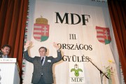  Budapest, 1990. április 12. Antall József megnyitja a Magyar Demokrata Fórum 3. országos gyűlését a MOM Művelődési Házban. 