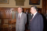  Tadeusz Mazowiecki lengyel és Antall József magyar miniszterelnök megbeszélésük előtt a Parlamentben.