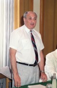  Budapest, 1989. július 20. Pálos Tamás, az MTI vezérigazgatója beszámolót tart a Magyar Távirati Iroda külföldi tudósítóinak értekezletén az MTI kultúrtermében. 