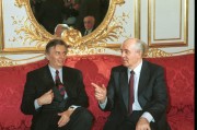  Antall József a Magyar Köztársaság miniszterelnöke Moszkvában, a Kremlben Mihail Gorbacsovval az SZKP Kb főtitkárával vitatkozik a Varsói Szerződésről., 1990. november 21-én. 