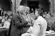   Budapest, 1990. július 4. Katona Tamás (MDF, balra), Horváth Balázs belügyminiszter (középen) és Kőszeg Ferenc (SZDSZ, jobbra) a Parlament üléstermében az Országgyűlés július 4-i munkanapján.
