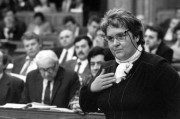 Botos Katalin közgazdász, MDF-es politikus, volt miniszter, 1941. december 13-án született Nagyváradon. A képen: Botos Katalin felszólal a Parlamentben.
