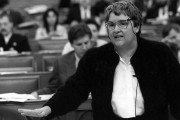  Budapest, 1990. december 4. Botos Katalin közgazdász, MDF-es politikus, volt miniszter, 1941. december 13-án született Nagyváradon. A képen: Botos Katalin felszólal a Parlamentben.