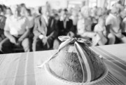 A megszentelt új kenyér a Kereszténydemokrata Néppárt által rendezett ünnepségen.