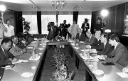 Budapest, 1989. szeptember 7. Medgyessy Péter miniszterelnök-helyettes szeptember 7-én felkereste szállásán a hazánkban tartózkodó José Eduardo dos Santos-t az Angolai Népi Köztársaság elnökét, az MPLA Munkapárt elnökét. A képen: Medgyessy Péter és José Eduardo dos Santos a találkozón.