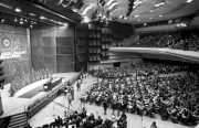  Budapest, 1989. október 8. Tanácskoznak a Magyar Szocialista Párt küldöttei a párt kongresszusán a Budapesti Kongresszusi Központban. 