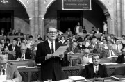  Budapest, 1989. október 19. Október 19-én a Parlamentben folytatta munkáját az Országgyűlés. A képen: Kulcsár Kálmán beszél. 