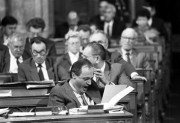  Budapest, 1989. november 23. A Parlamentben november 23-án folytatta munkáját az Országgyűlés. A képen: Medgyessy Péter miniszterelnök-helyettes.