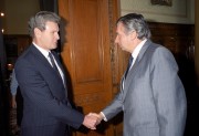 Antall József, a Magyar Köztársaság miniszterelnöke a Parlamentben fogadja Ivan Aboimovot, a Szovjetunió budapesti nagykövetét.