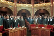 Budapest, 1990. május 2. Az Országházban május 2-án délelőtt 10 órakor megkezdődött a - 43 esztendő után ismét - többpárti parlament alakuló ülése. A képen: az ünnepélyes Országgyűlés.