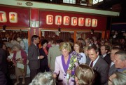  Budapest, 1990. május 8. Diana Francis Spencer /Lady Di/ walesi hercegnő és Károly trónörökös budapesti programjuk keretében ellátogattak a Nagycsarnokba.