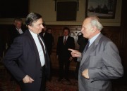 Budapest, 1990. május 23. Antall József miniszterelnök Göncz Árpád köztársasági elnök-jelölttel beszélget az új magyar kormány megalakulásakor a Parlamentben.