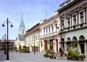 Kaposvár, 1990. május 20. A sétáló uca egy részlete a Kossuth téri templommal.