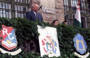 Göncz Árpád köztársasági elnök beszél a Budapesti Református Gimnázium tanévnyitóján, amikor visszaadta az állam nevében a Dunamelléki Református Egyházkerületnek régi középiskoláját.