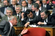  Budapest, 1990. május 3. Göncz Árpád köztársasági elnök-jelölt Antall József politikussal beszélget az ülésteremben az Országgyűlés május 3-i ülésén.