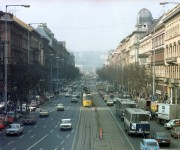  Budapest, 1989. március 1. Szent István körút. A régi Pest északi részét a Duna part, Deák Ferenc utca, Kiskörút, Váci út, Dráva utca által határolt területet a harmincas évek végéig Lipótvárosnak nevezték. A hivatalosan 1789 óta jegyzett városrészt II. Lipótról nevezték el. 