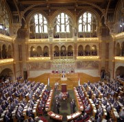   Budapest, 1990. május 2. Az Országgyűlés ünnepélyes alakuló ülésén, 1990. május 2-án, mely 43 év után újra többpárti parlamentként működik.
