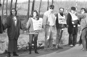 1990. február 3. Nagyszabású környezetvédelmi demonstrációt tartanak a Duna mentén az ausztriai Hainburg és Nagymaros közötti szakaszon. Az osztrák, szlovák és magyar tüntetők élőláncot alkotnak tiltakozásul a Bős-Nagymarosi erőmű megépítése ellen.