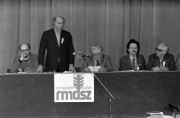 Marosvásárhely, 1990. január 13. Domokos Géza, az RMDSZ elnöke beszél a Romániai Magyarok Demokratikus Szövetségének alakuló ülésén, mintegy kétszáz küldött és résztvevő jelenlétében Marosvásárhelyen.