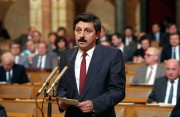 Folytatja munkáját az Országgyűlés január 11-én a Parlamentben. A képen: Derzsi András közlekedési miniszter felszólal a Parlamentben.