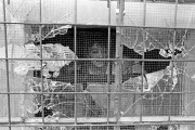 Miskolc, 1990. május 28. A fogolyzendülés nyomai a miskolci börtönben. A Büntetésvégrehajtási Intézetben május 26-án éjjel fellázadtak a foglyok, s mintegy 300-an követelték a várható amnesztia teljes körűvé tételét. A zendüléskor csaknem 300 ezer forintnyi kárt okoztak a zárkákban, melyet maguknak az elítélteknek kell majd megtéríteniük. MTI Fotó: Kozma István 