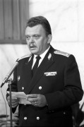 Budapest, 1990. május 8. Dr. Barna Sándor vezérőrnagy, a BRFK vezetője beszédet mond az emlékkőavatáson, amivel a fasizmus rendőráldozatairól emlékeznek meg.