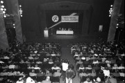   Budapest, 1990. március 4. A Szabad Demokraták Szövetsége és más kelet-európai demokratikus ellenzéki mozgalmak képviselői nemzetközi találkozót tartanak a MOM Szakasits Árpád Művelődési Központban.