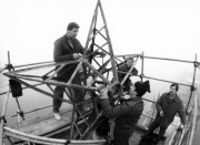   Budapest, 1990. február 1. Február 1-én bontják az országházi kupola csúcsára szerelt ötágú csillagot.