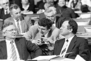 Budapest, 1990. február 27. Szűrös Mátyás, Hámori Csaba és Fodor István az ülésteremben az Országgyűlés ülésszakának első napján.