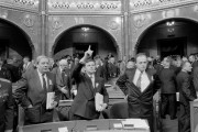 Budapest, 1990. március 14. Pozsgay Imre államminiszter, Németh Miklós miniszterelnök és Medgyessy Péter, a Minisztertanács elnökhelyettese az 1985-ben megválasztott Országgyűlés utolsó ülésének végén, a feloszlatás után.