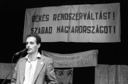  Salgótarján, 1990. március 17. Haraszti Miklós beszél az SZDSZ választási nagygyűlésén Salgótarjánban.