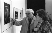 Gink Károly és Keleti Éva fotóművész Arnold Newman amerikai fotóművész kiállításán a Legújabbkori Történeti Múzeumban. 