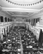  Budapest, 1990. május 21. A Magyar Tudományos Akadémia tisztújító közgyűlésének megnyitó ülése az MTA kongresszusi termében. Az ülésen részt vett Göncz Árpád, a Magyar Köztársaság ideiglenes elnöke. 
