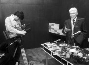 Budapest, 1989. október 19. Marosán György beszél a Fel kellett állnom című új könyve sajtóbemutatóján a Hírlapkiadó Vállalatnál. A könyv a Vállalat gondozásában, a Tabu könyvsorozat részeként jelent meg.