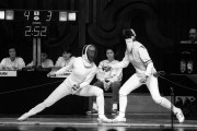 Budapest, 1989. április 25. A Budapest Kongresszusi Központban rendezték meg április 25-én a Mesterek Tornája női tőrverseny döntőjét. A versenyt az NSZK-beli Anja Fichtel nyerte. A képen: a kínai Luan és az olasz Vaccaroni (j) asszója. 