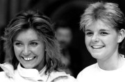  Budapest, 1989. április 25. A Budapest Kongresszusi Központban rendezték meg április 25-én a Mesterek Tornája női tőrverseny döntőjét. A versenyt az NSZK-beli Anja Fichtel nyerte. A képen: Jánosi Zsuzsa, a verseny második helyezettje és Anja Fichtel (j). 