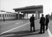  Teljesen kihalt az ártándi határátkelőhely. A megszigorított román rendelkezések hatására elnéptelenedtek a magyar-román közúti átkelőhelyek.